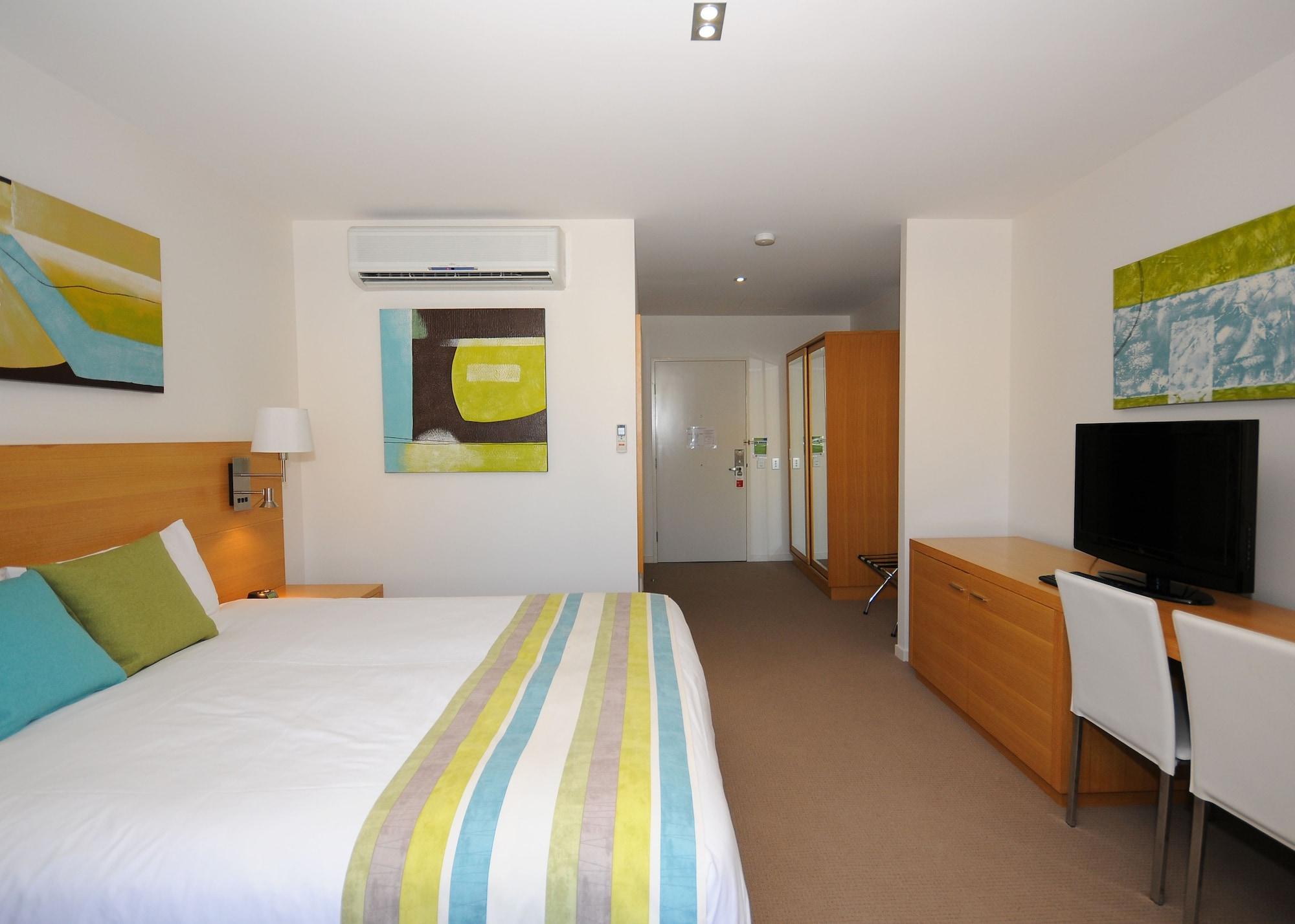 Ramada By Wyndham Hervey Bay Pokoj fotografie A typical bedroom at the University of Bath