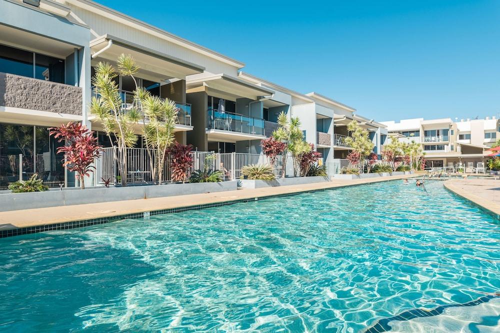 Ramada By Wyndham Hervey Bay Exteriér fotografie The pool at the Mantra on Saltwater Island