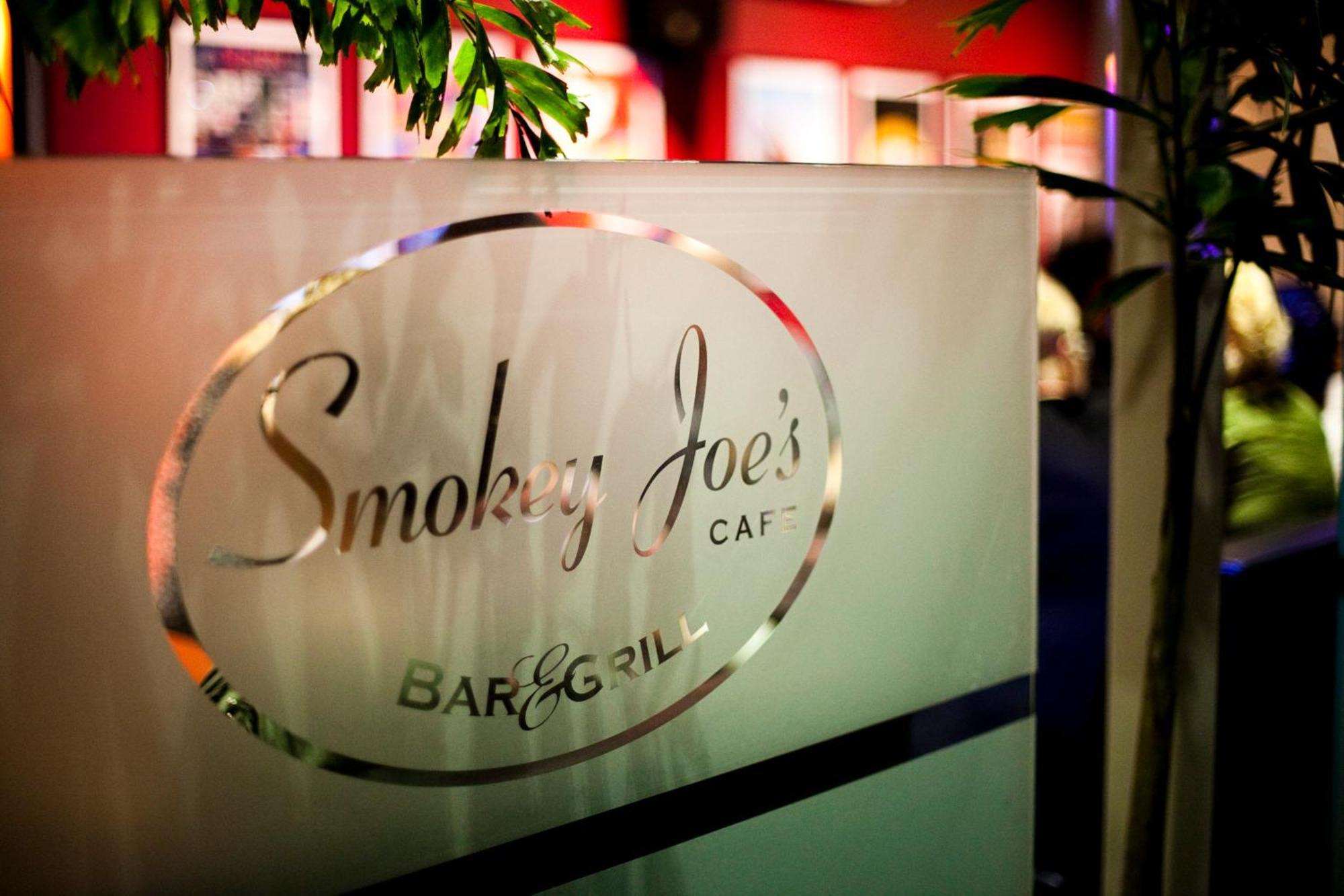 Ramada By Wyndham Hervey Bay Exteriér fotografie Smokey Joe's