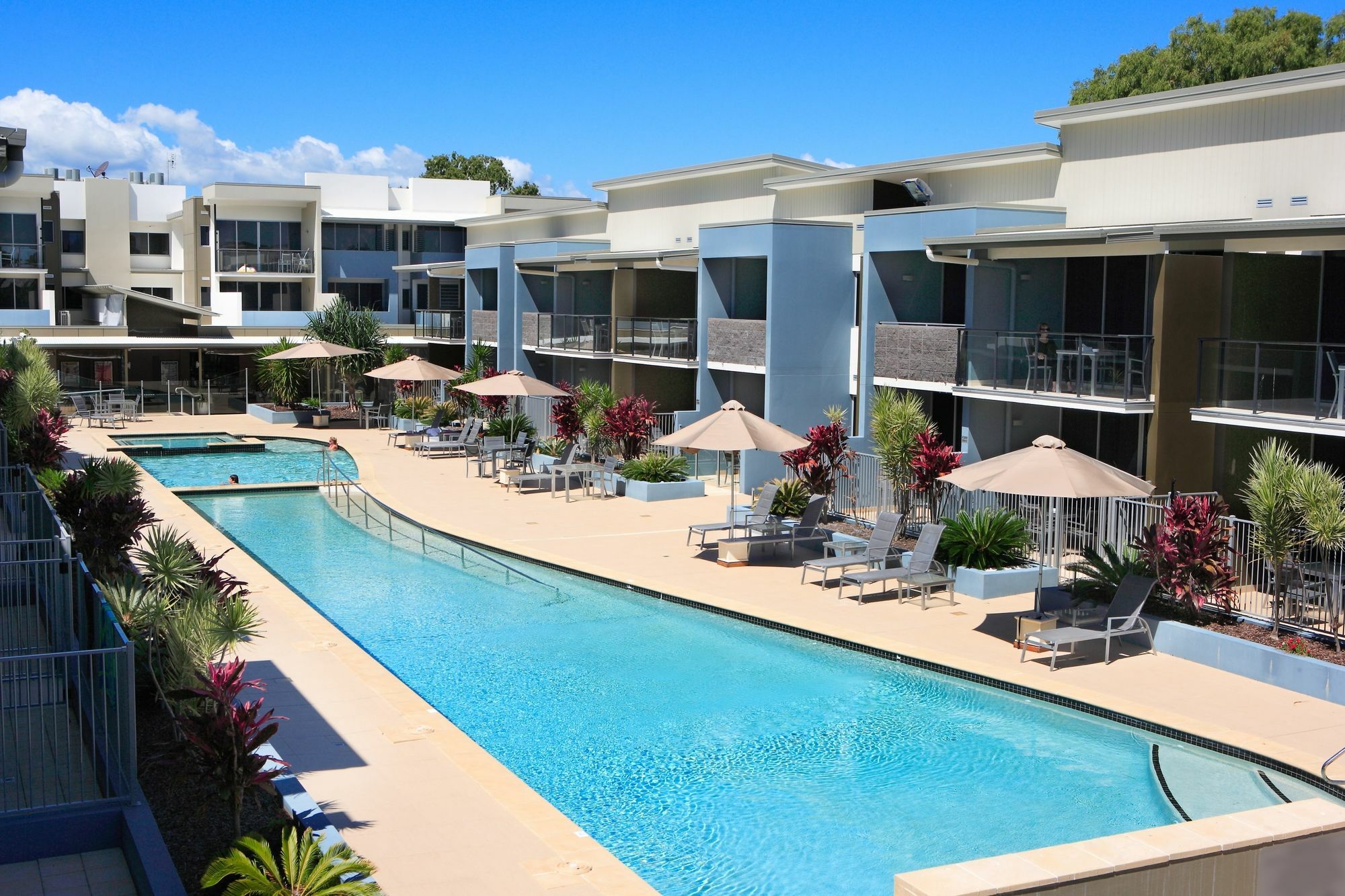 Ramada By Wyndham Hervey Bay Exteriér fotografie The pool at the Mantra on Saltwater Island