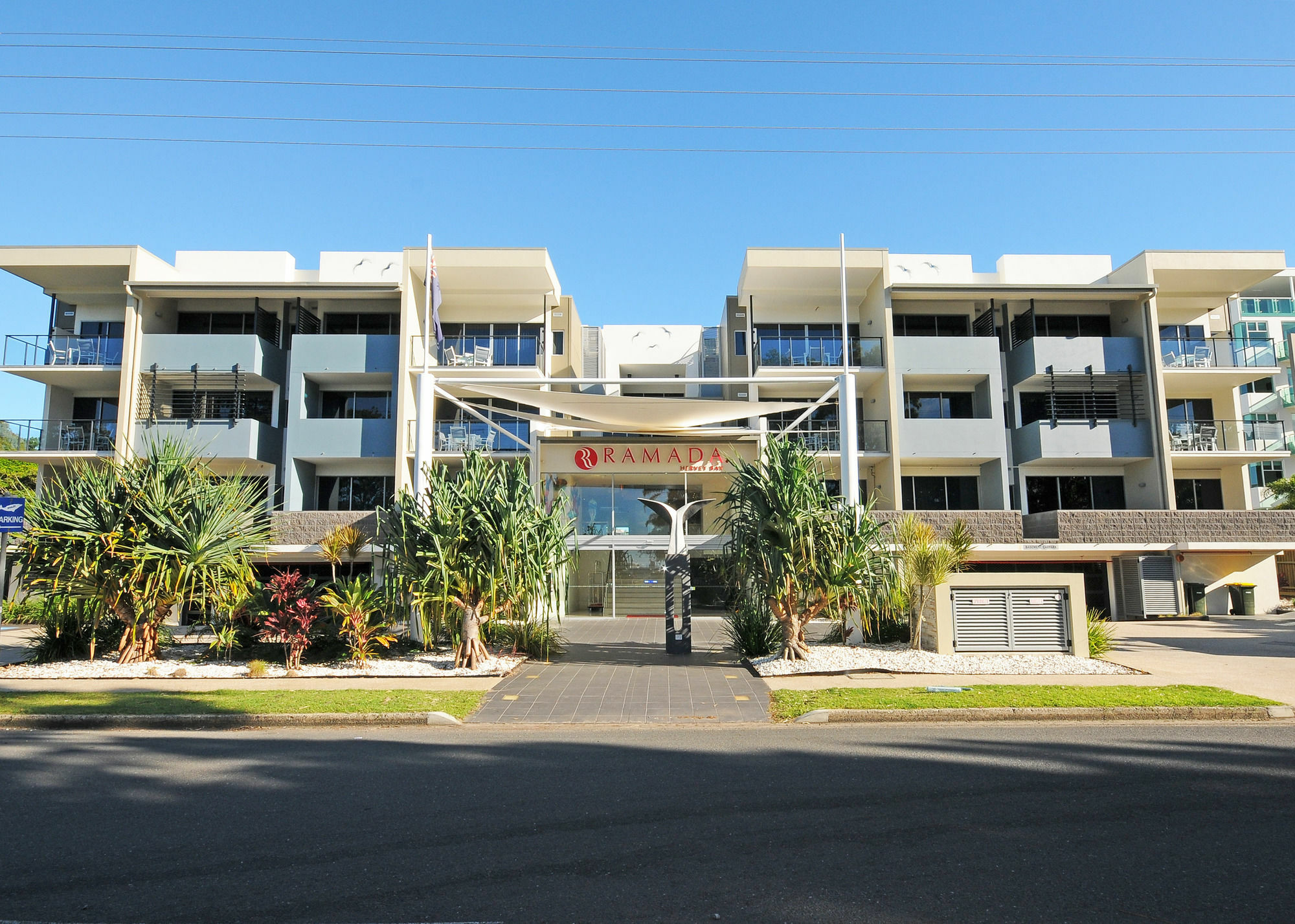 Ramada By Wyndham Hervey Bay Exteriér fotografie The entrance to the complex