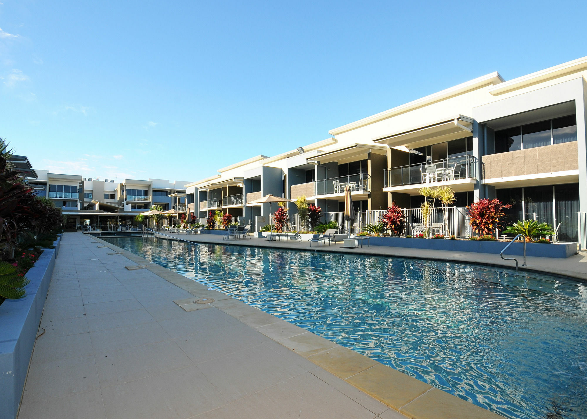 Ramada By Wyndham Hervey Bay Exteriér fotografie The pool at the Mantra on Saltwater Island